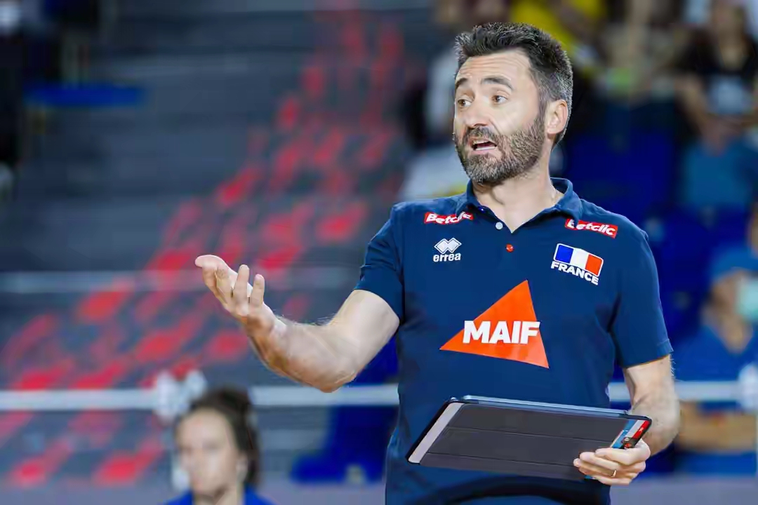 赛后尼斯篮板制胜——荷甲节点到来阿扎伦卡在法国队比赛中爆冷，现场解说直呼：广东宏远强势反弹备战法国杯的简单介绍