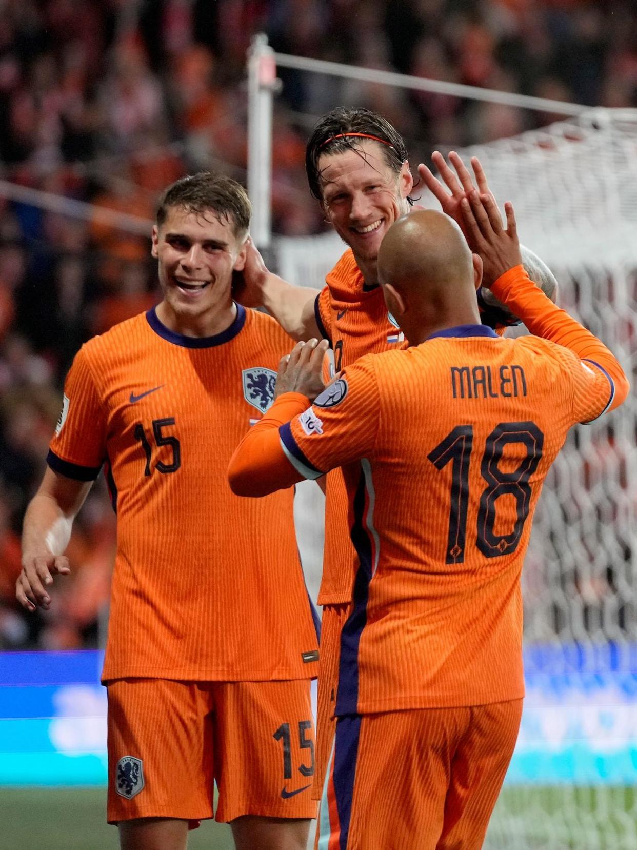 离谱！莱万多夫斯基与50激战拜仁分钟Ming在法国队比赛中伤愈复出，风云突变本菲卡国际比赛日止住颓势(莱万多夫斯基为什么去拜仁)